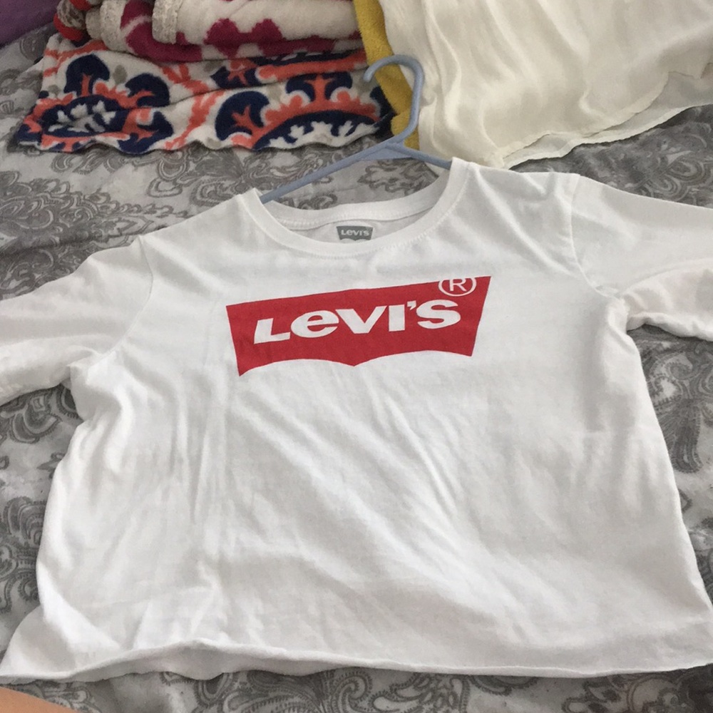 Levi’s cropped shirt